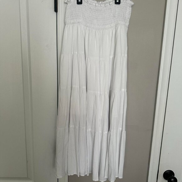 Women's White Skirt - Picture 2 of 3